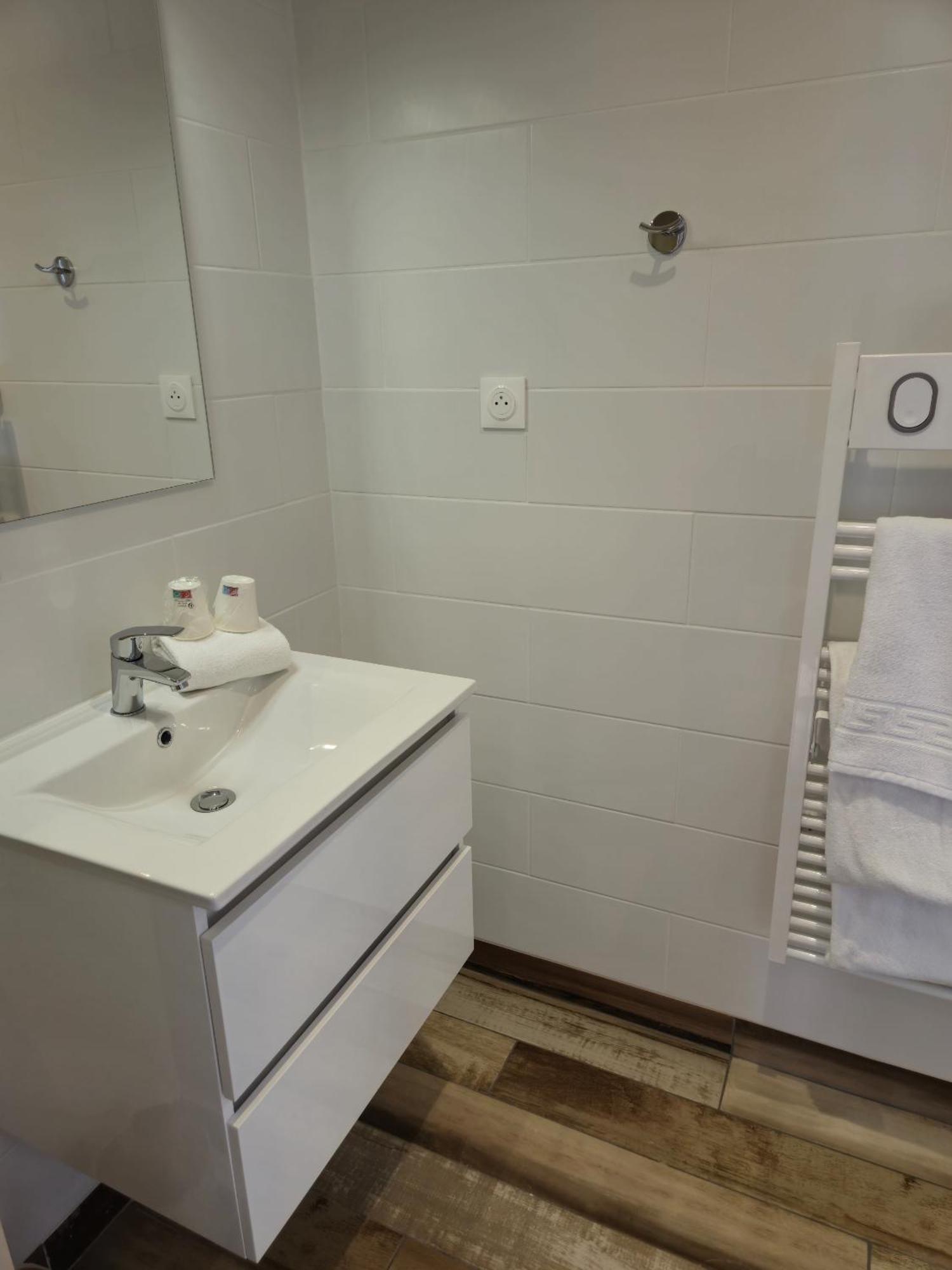 Le Beaugency Hotel Luaran gambar